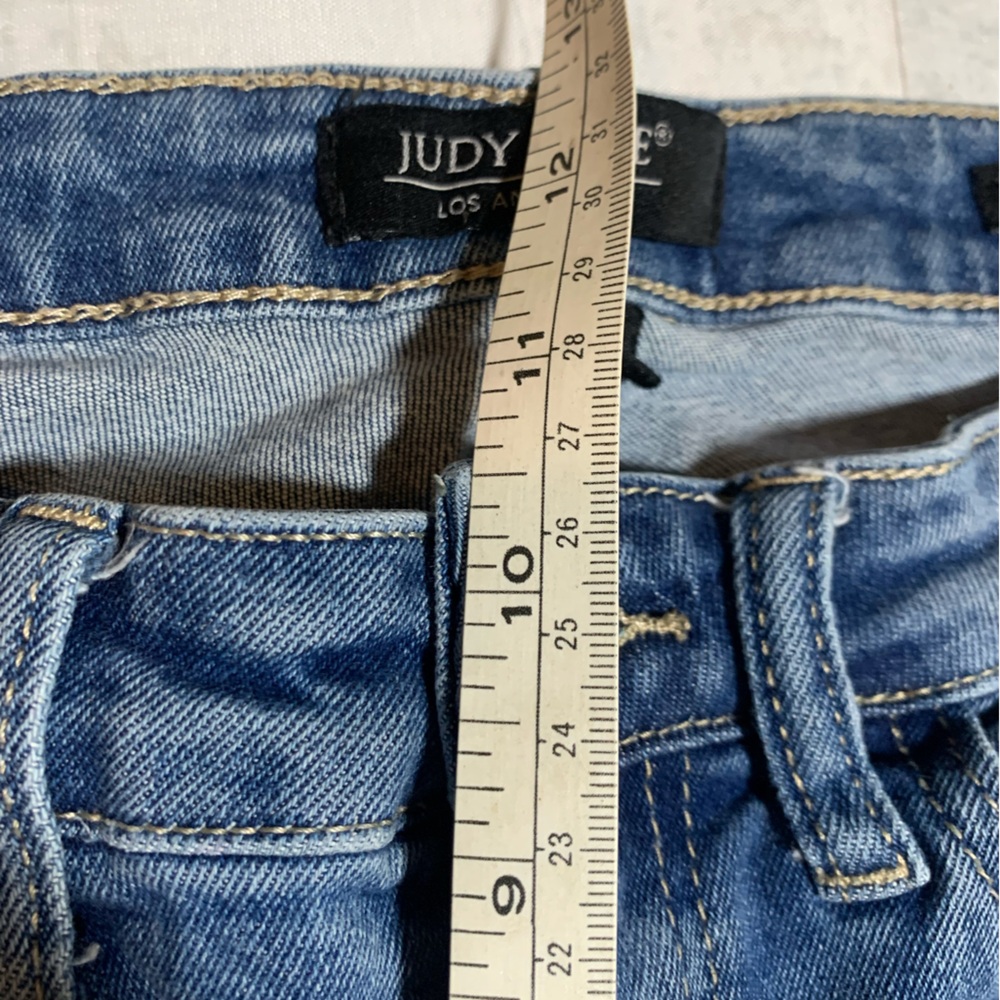 Judy Blue skinny fit Distressed Blue Jeans. Size 7/28. - Picture 9 of 11